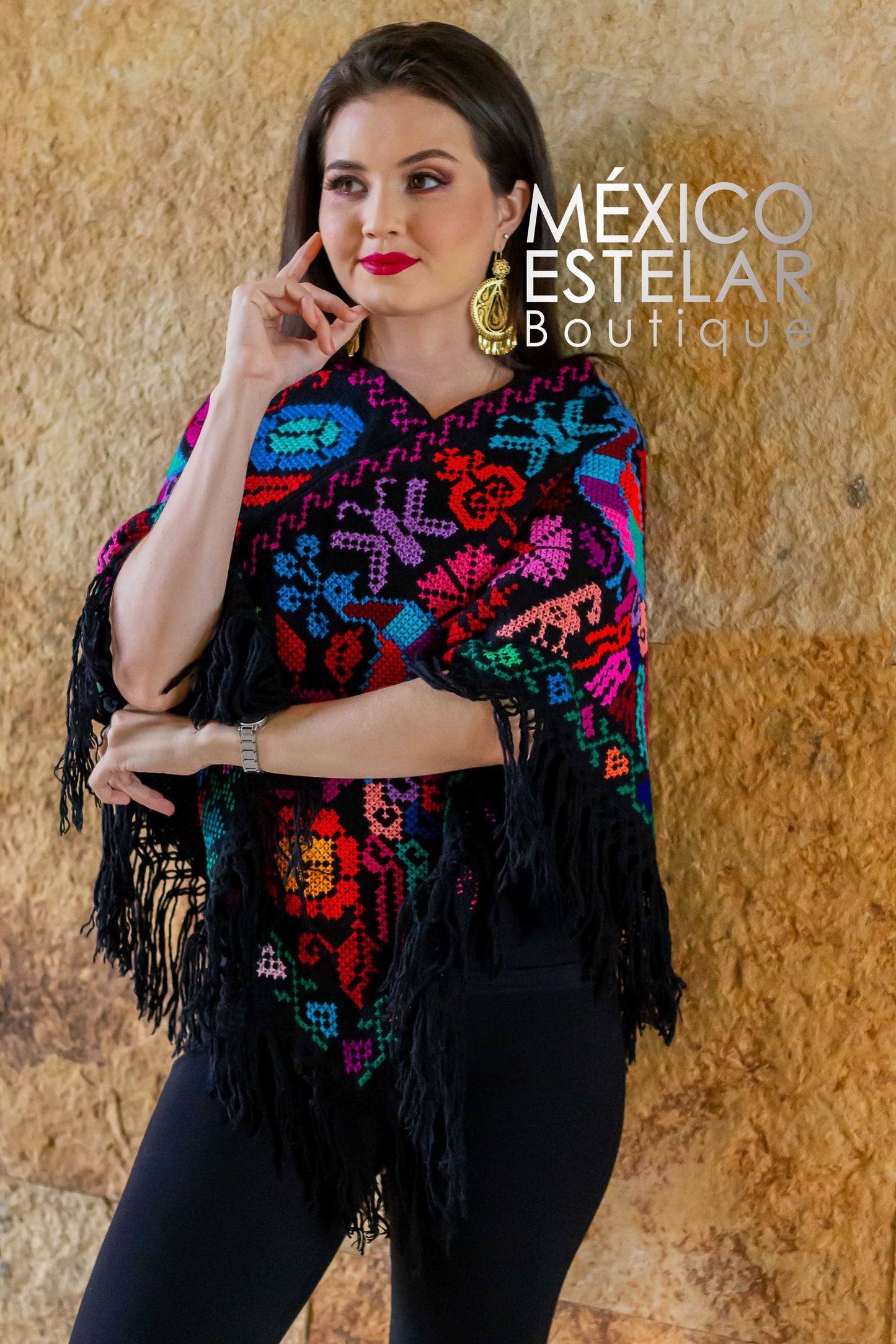 Mañanita / Quexquemetl Negro Bordado a Mano