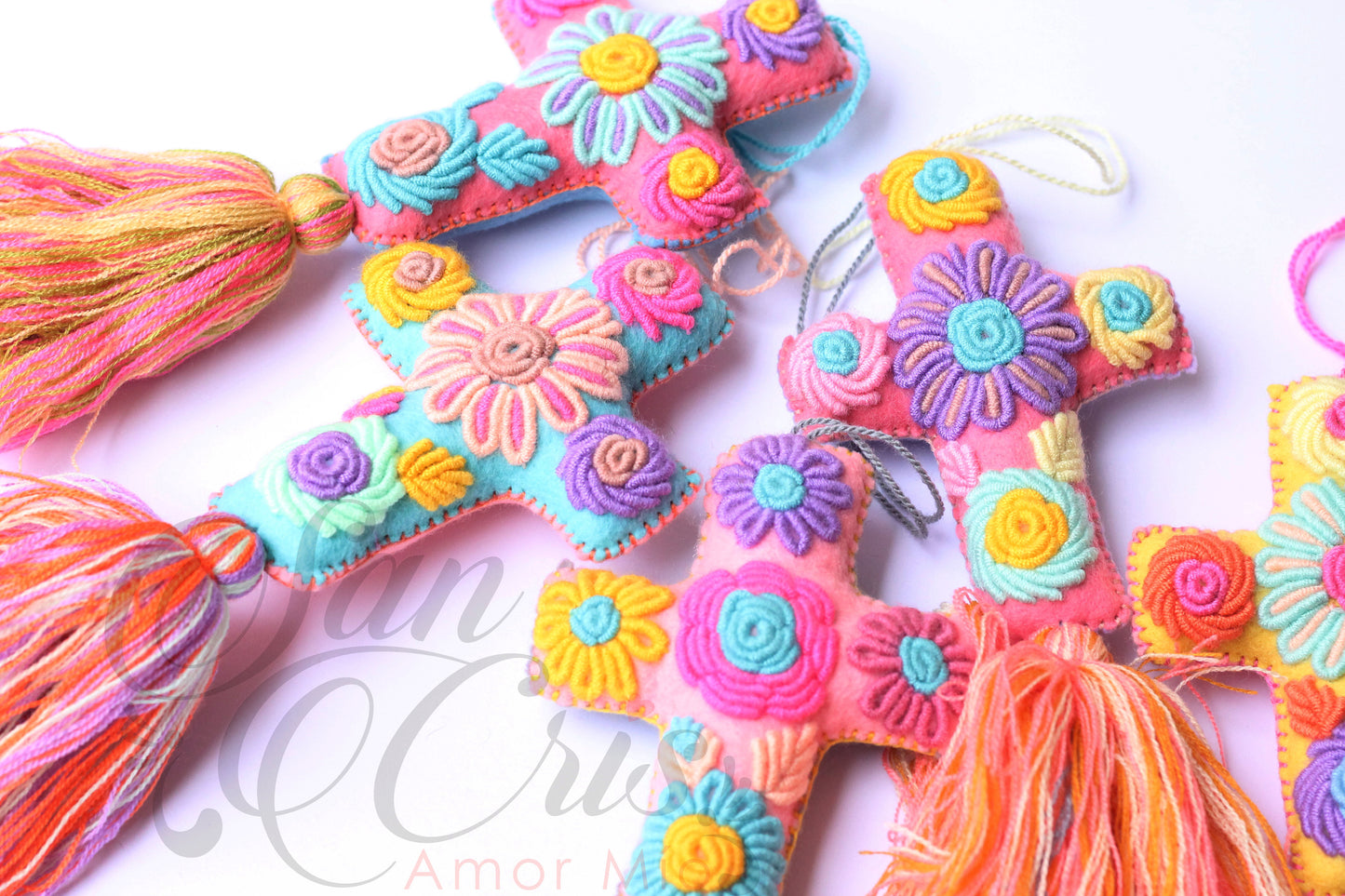 Docena de Cruces Bordadas Rococó / Hecho a Mano