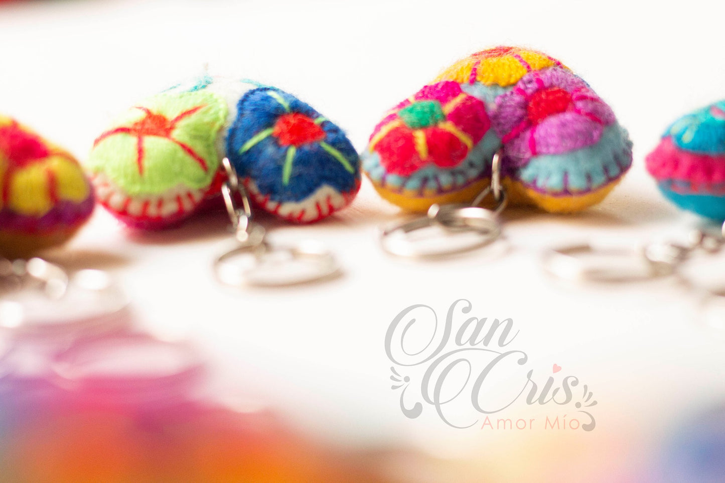 Docena Llaveros Corazoncitos pequeños / Bordados a Mano