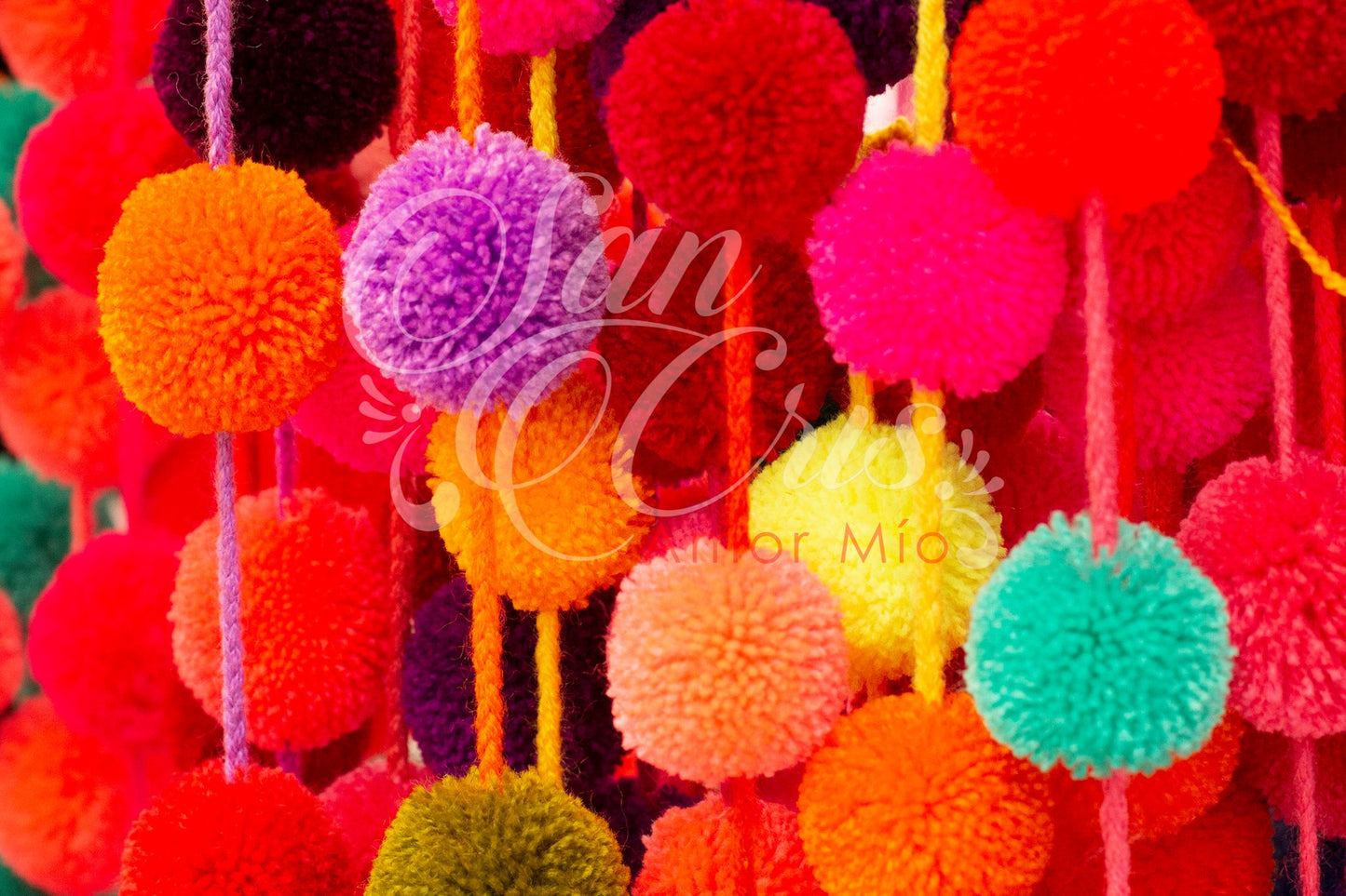 Docena de Tiras de Pompones Multicolores / Hecho a Mano