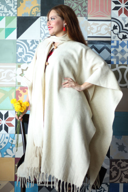 Jorongo Saira / Poncho / Lana Planchada Beige.